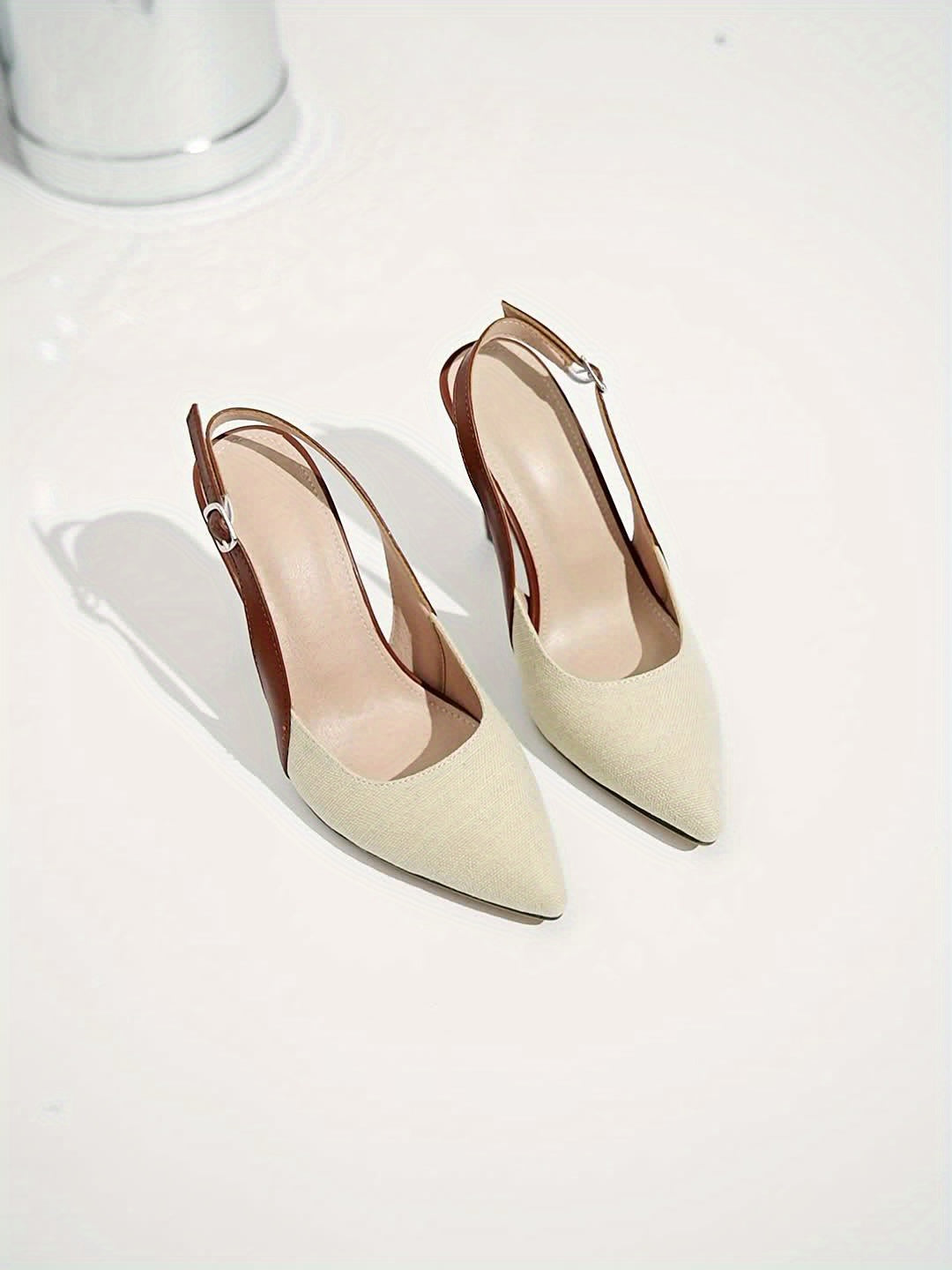 Amelia™ | Scarpe con tacco aperte sul tallone e dettagli a contrasto
